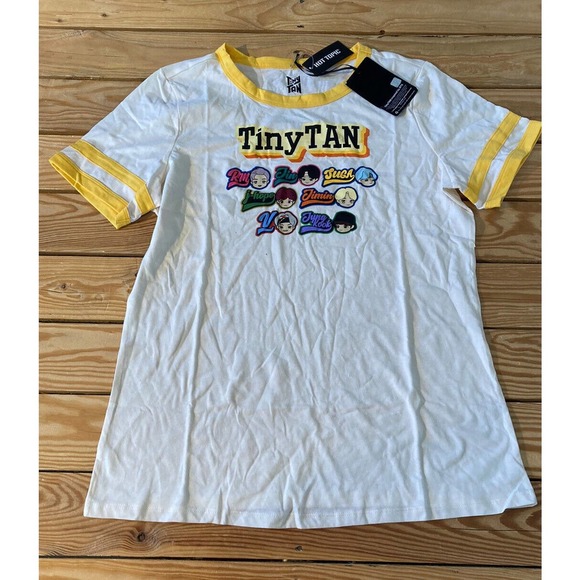 NWT Tiny Tan K-Pop Graphic T Shirt Size Small Women’s White MSRP $29.90 - Picture 1 of 6